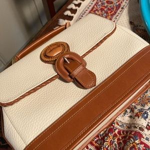 Cute Dooney satchel style,missing chain strap,very clean.11” wide,8”high